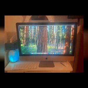 27-inch IMac with mouse and wireless keyboard